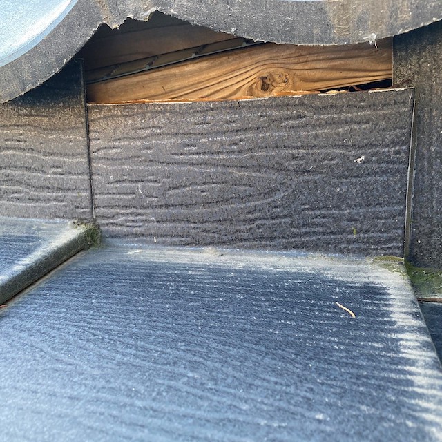 増築屋根との緩衝部の立上り板金は納まりが悪い